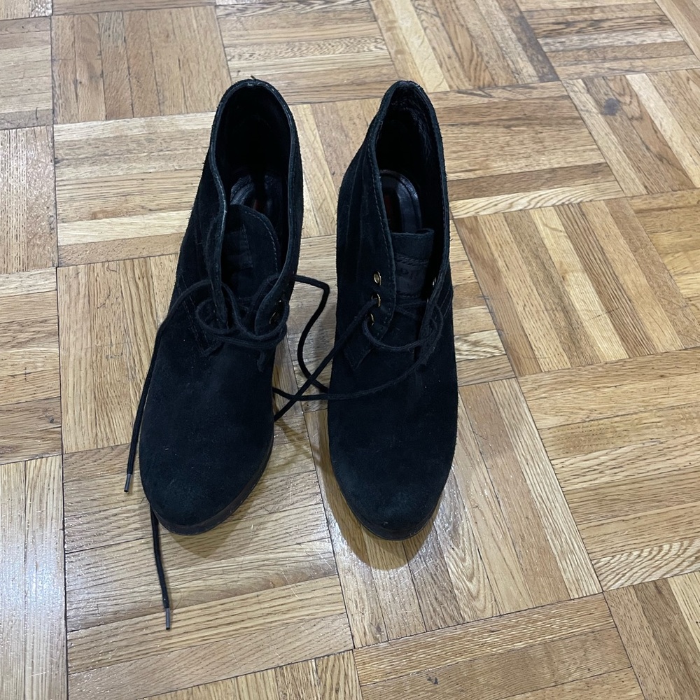 Prada shoes size 35